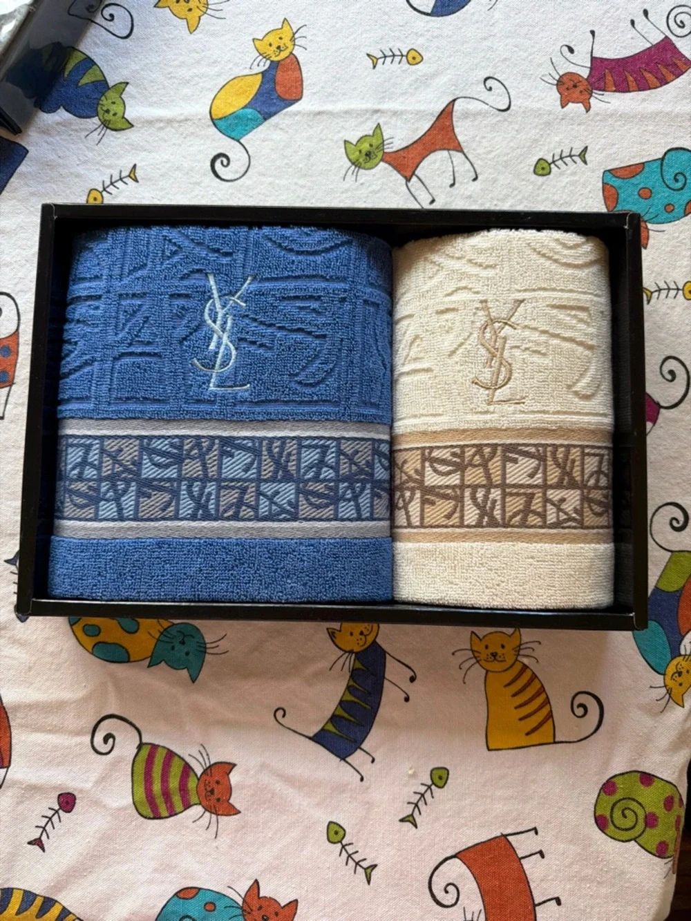 🫧🛀🫧 Yves Saint Laurent Blue & Cream Embroidered Towel Set🫧🛀🫧 NWT 🫧🛀🫧